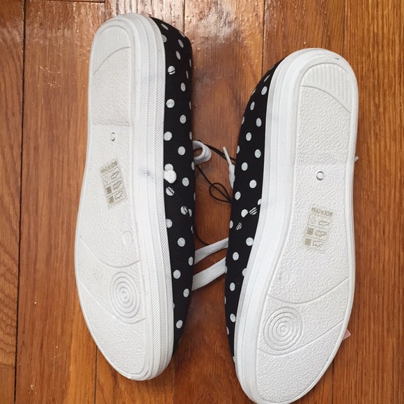 NWT Black and white sneakers - Picture 3 of 3